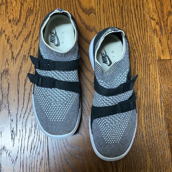 Nike Air Sockracer Flyknit - Picture 1 of 10